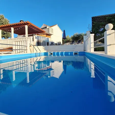 度假居 Family Friendly House With A Swimming Pool Praznica, Brac - 24570